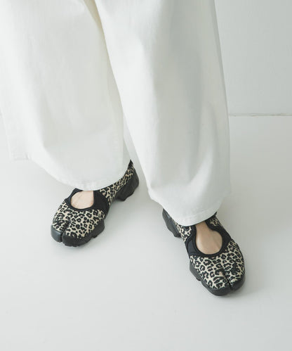 NIKE Air Rift