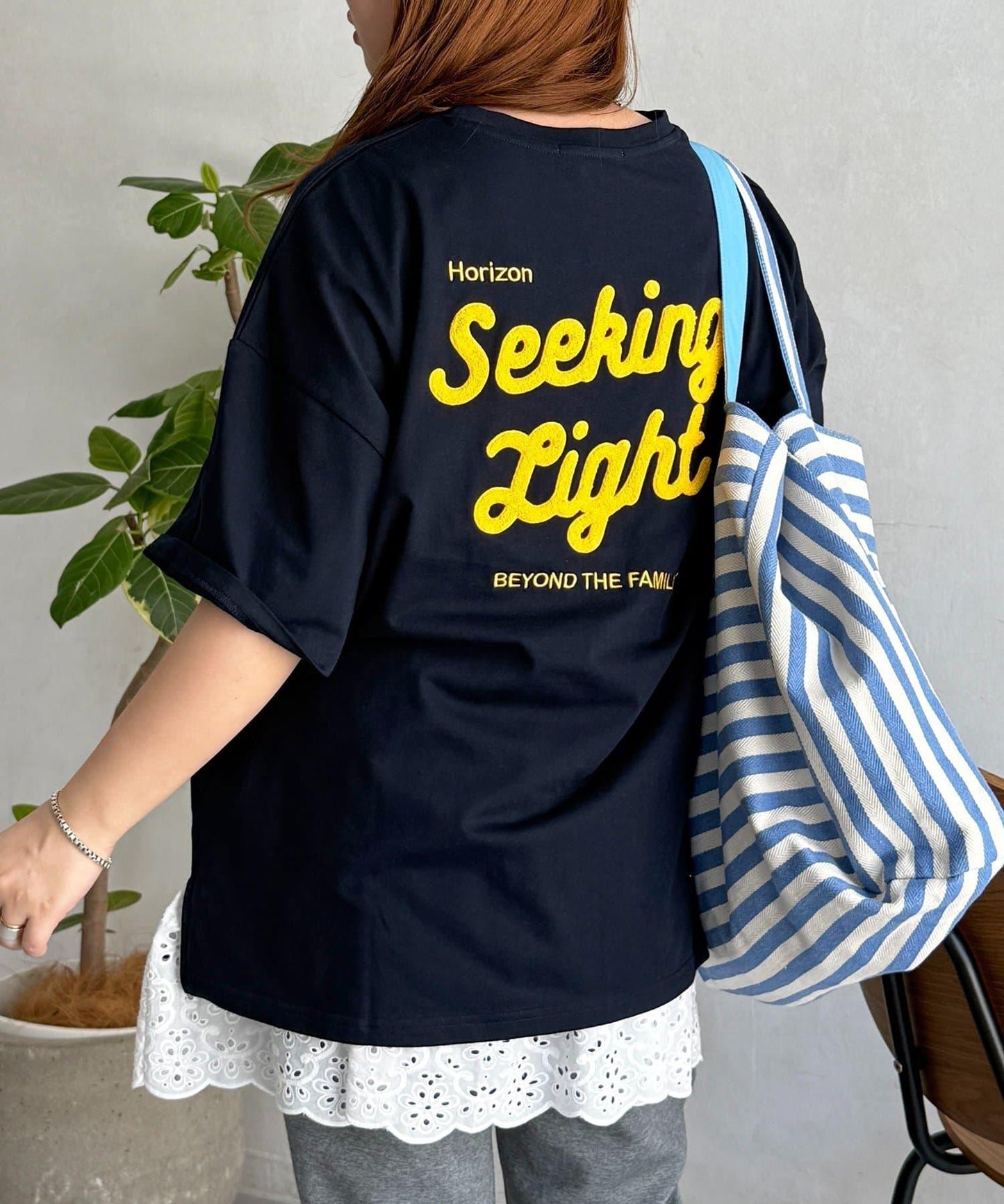 混款沙迦拉刺繡 T恤