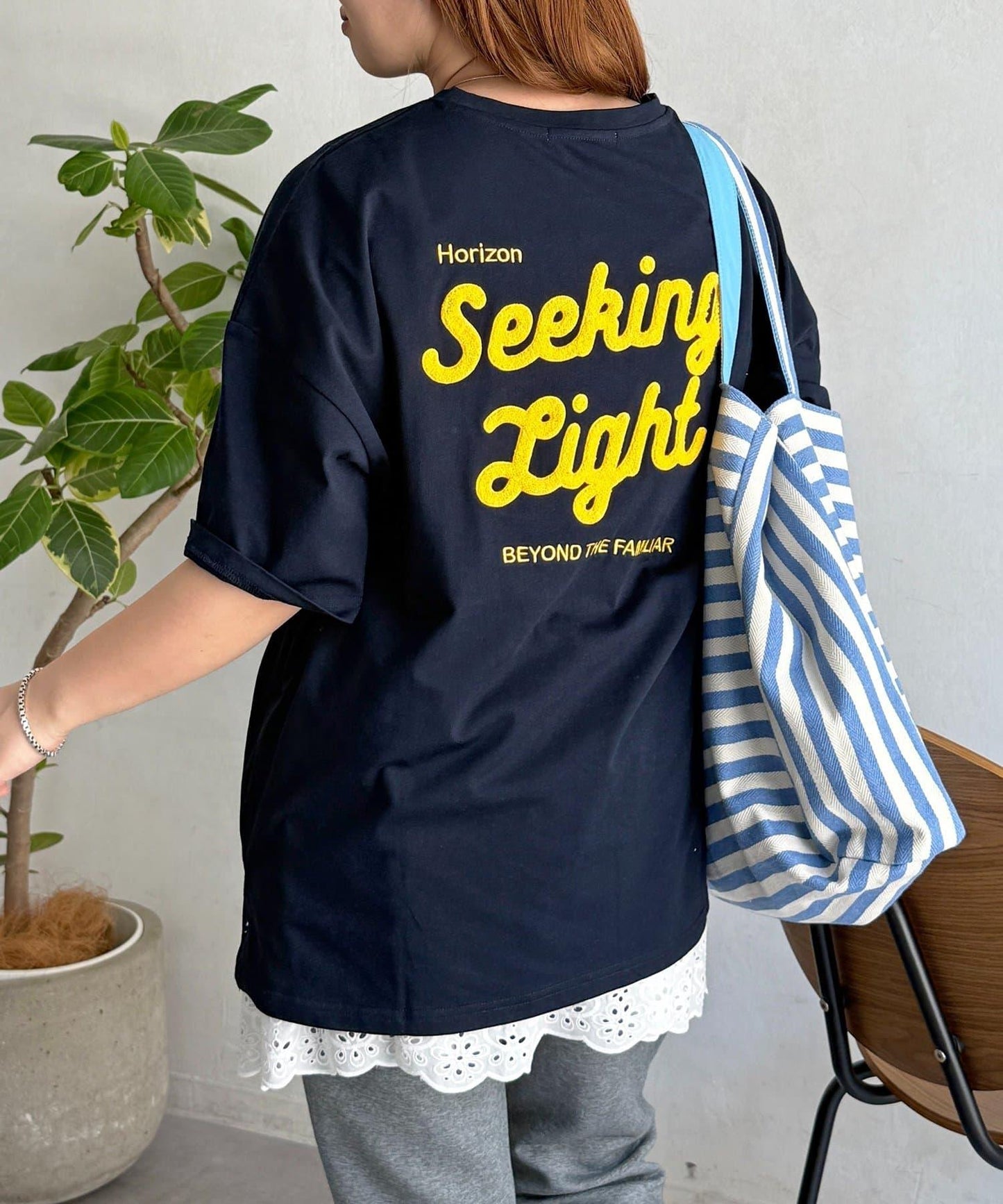 混款沙迦拉刺繡 T恤