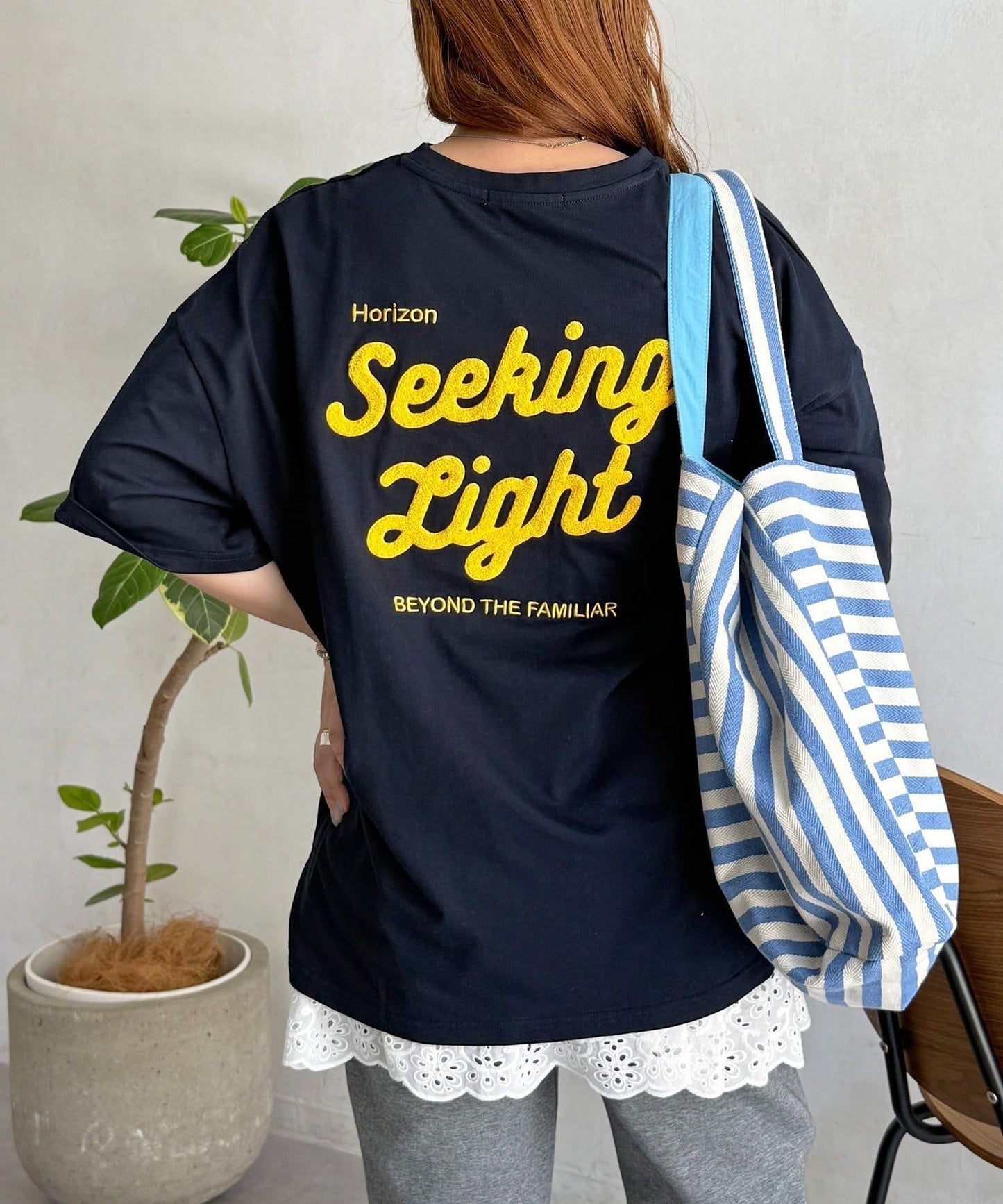 混款沙迦拉刺繡 T恤