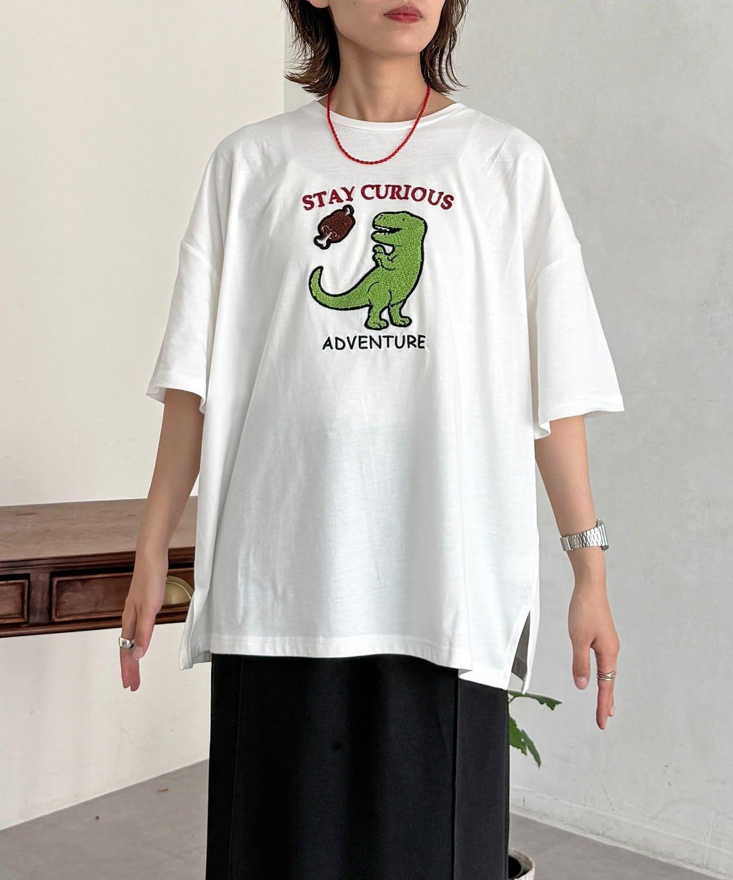 混款沙迦拉刺繡 T恤