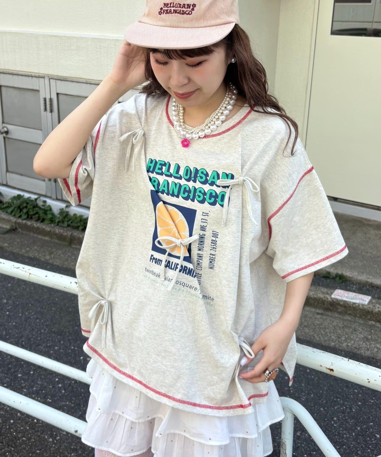 HELLO.SANFRANCISCO/ハローサンフランシスコ 褶襉蝴蝶結印花 短袖T恤