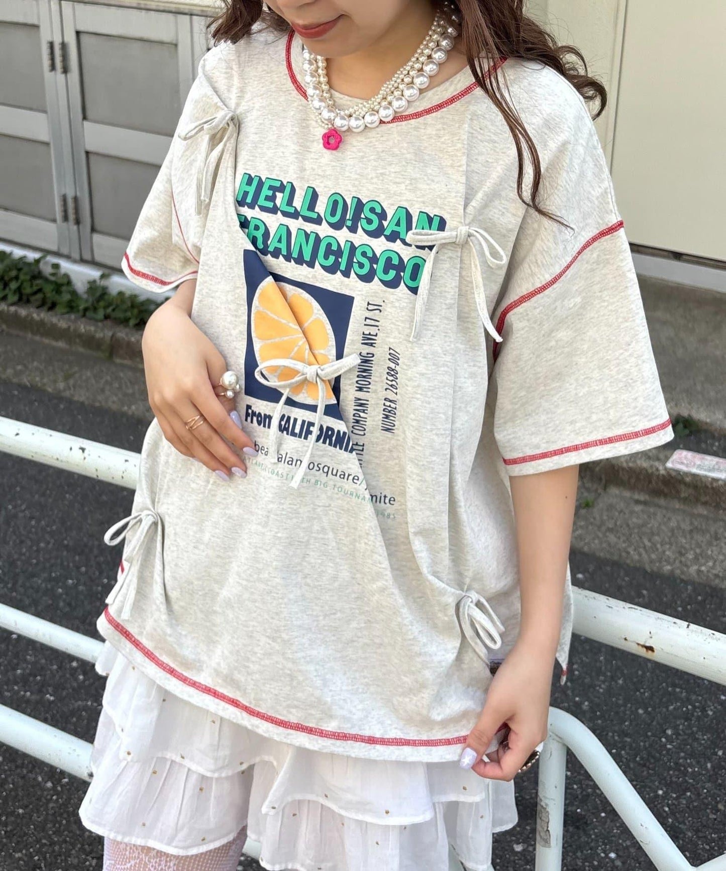 HELLO.SANFRANCISCO/ハローサンフランシスコ 褶襉蝴蝶結印花 短袖T恤
