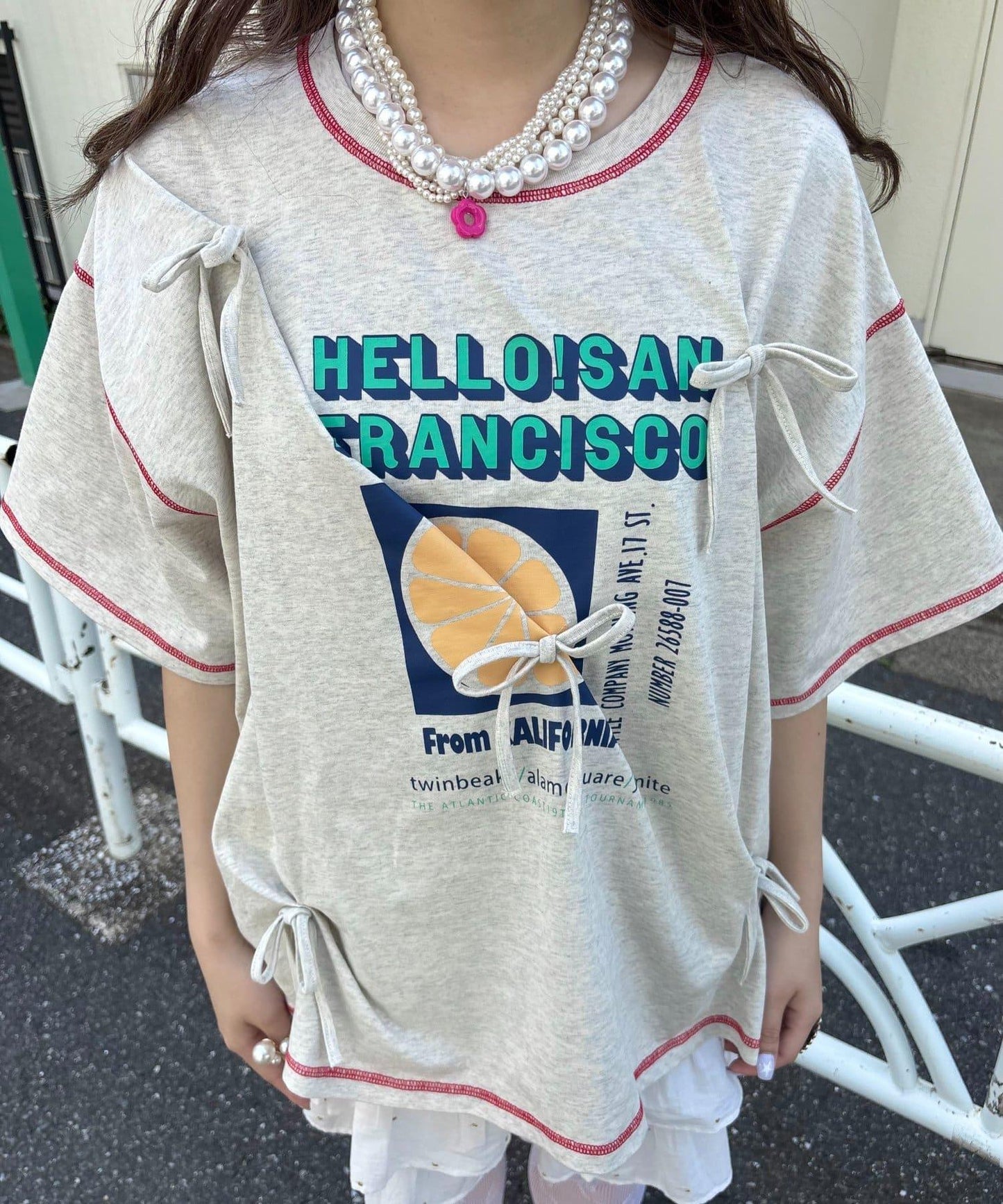 HELLO.SANFRANCISCO/ハローサンフランシスコ 褶襉蝴蝶結印花 短袖T恤