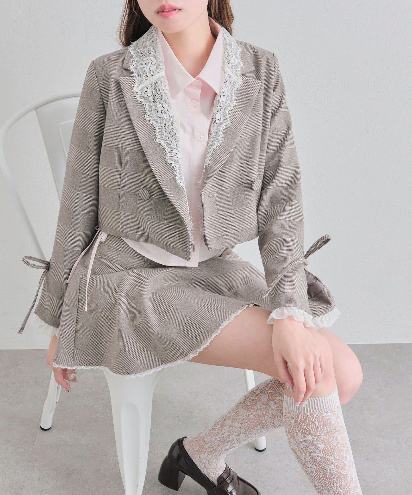 OLIVE des OLIVE 短款蕾絲領西裝外套