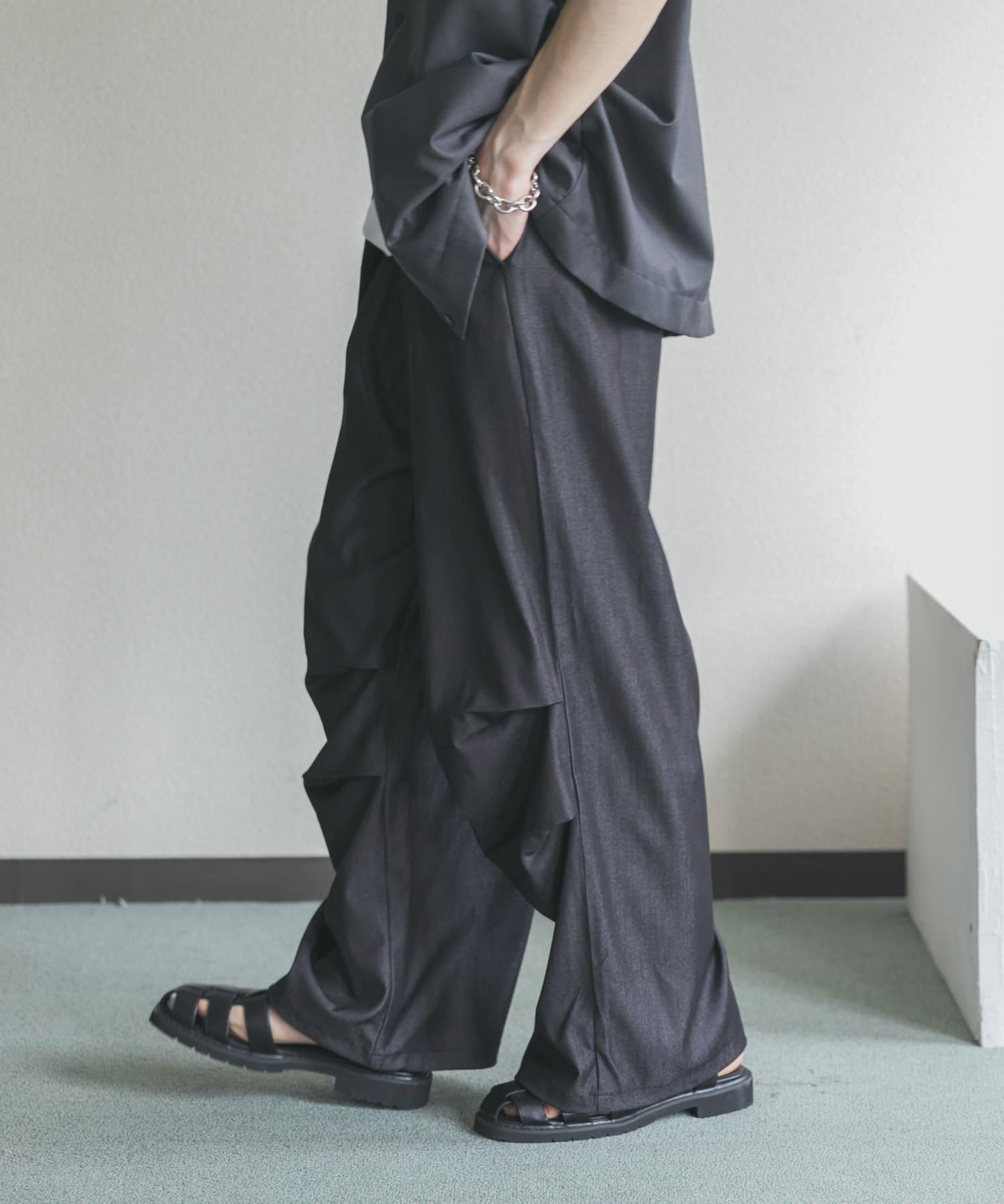 色織布降落傘休閒褲
