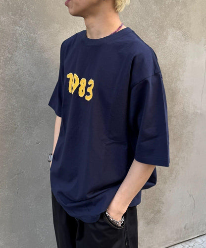 網絡限定 UNISEX 1983貼布 T恤