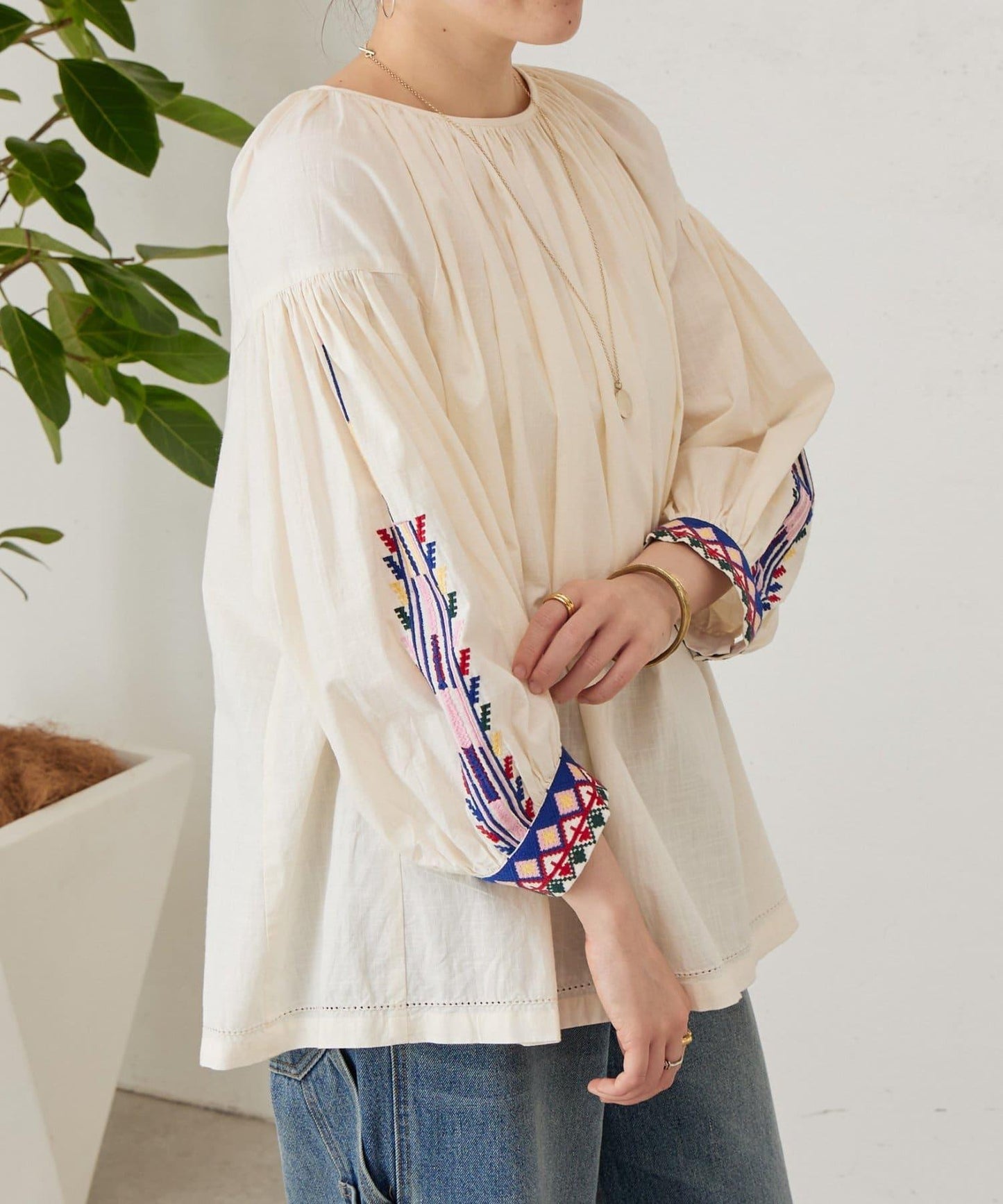 多彩刺繡 女襯衫 《近日開始》