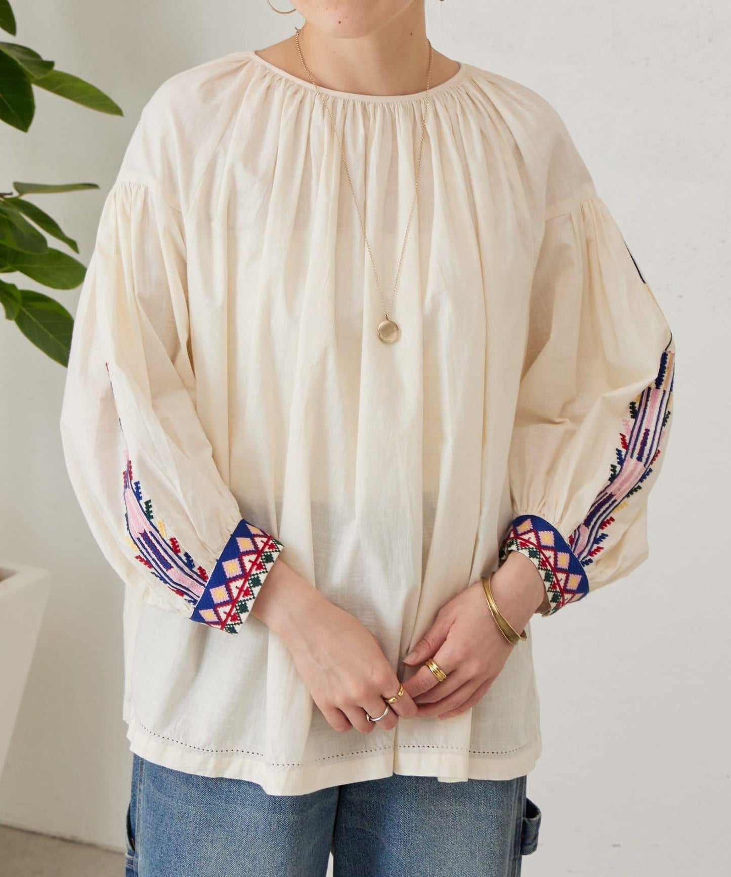 多彩刺繡 女襯衫 《近日開始》