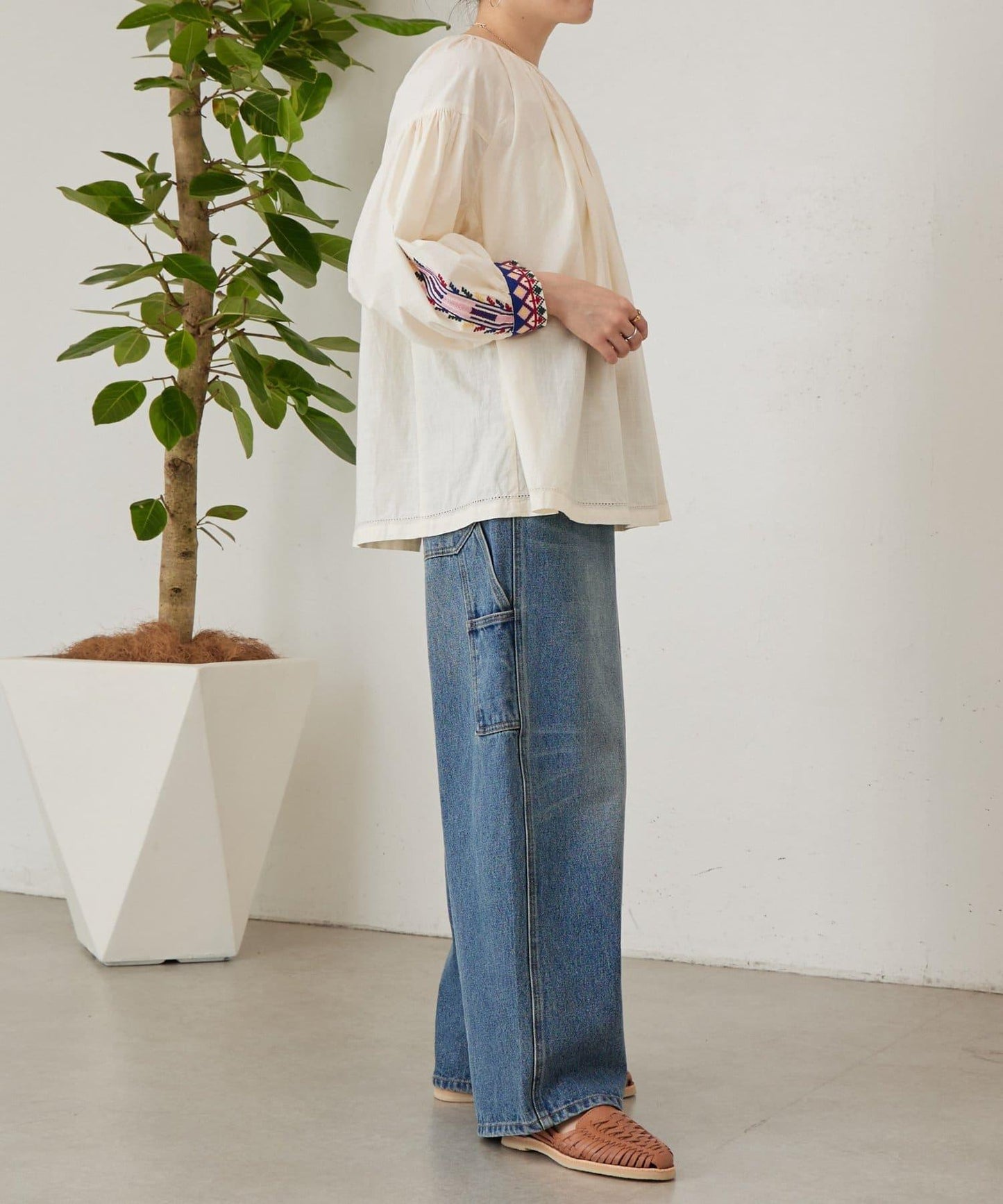 多彩刺繡 女襯衫 《近日開始》