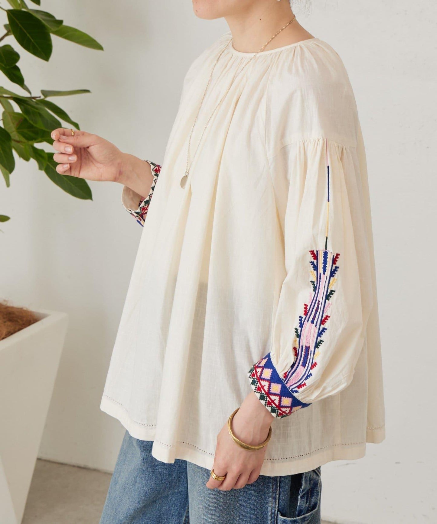 多彩刺繡 女襯衫 《近日開始》
