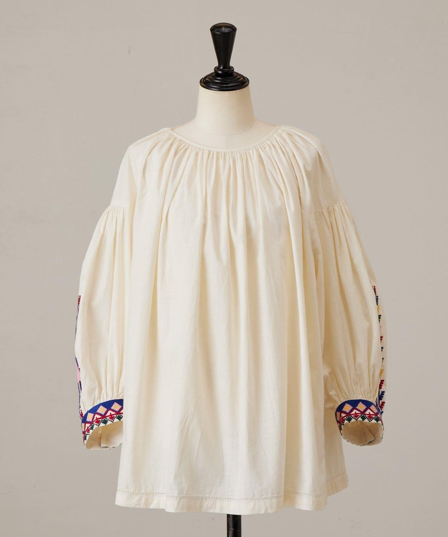 多彩刺繡 女襯衫 《近日開始》