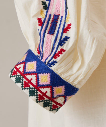 多彩刺繡 女襯衫 《近日開始》