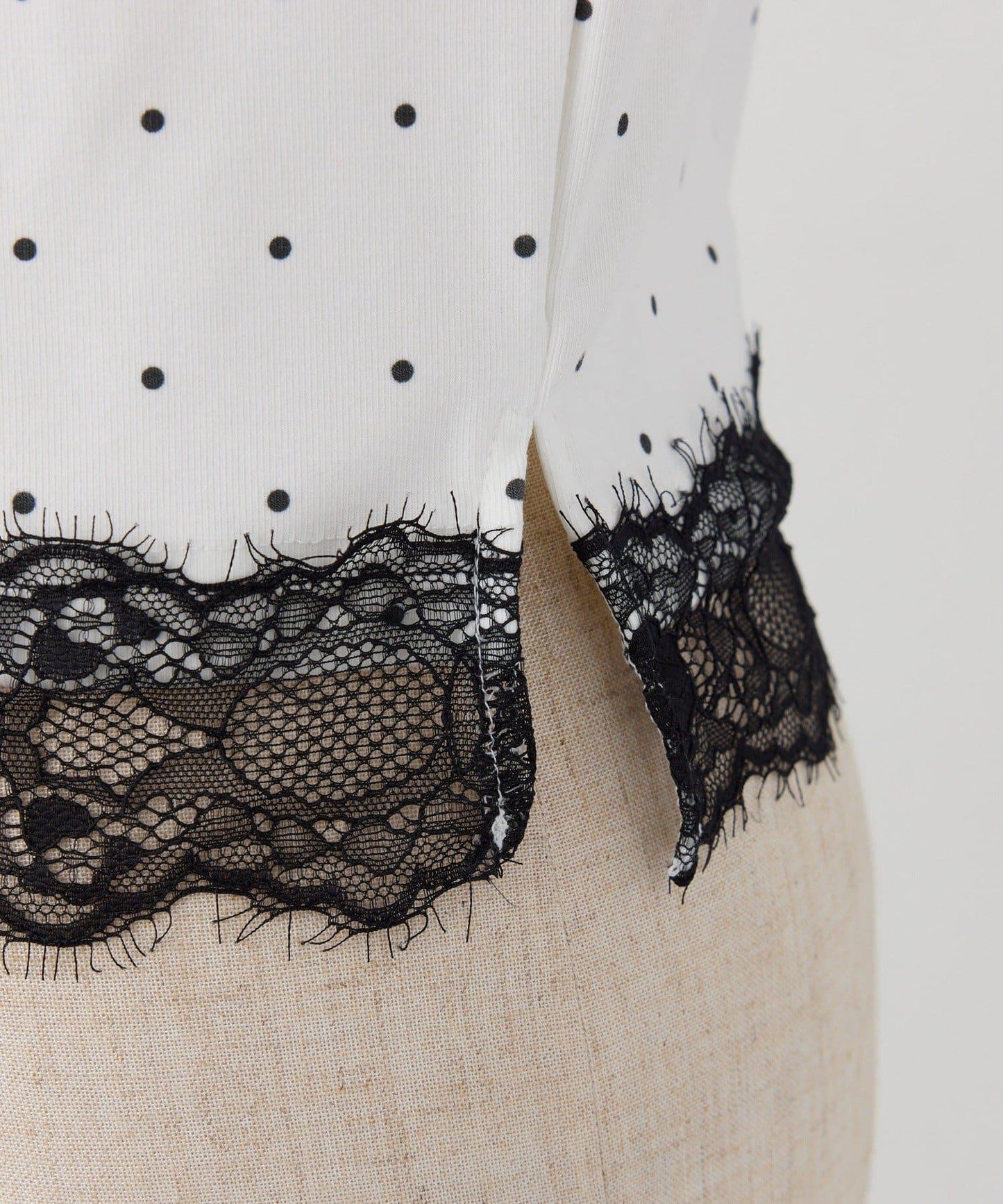 Lace Collection 蝴蝶結羅紋T恤