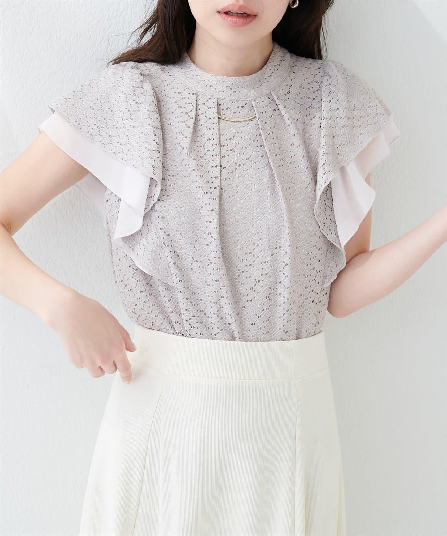 小高領荷葉邊袖襯衫