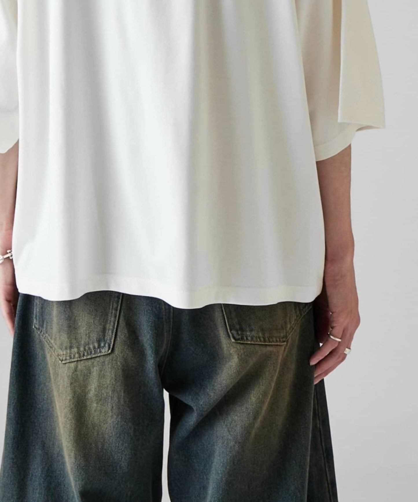 Neucon 金屬紐扣亨利領 寬鬆版型T恤