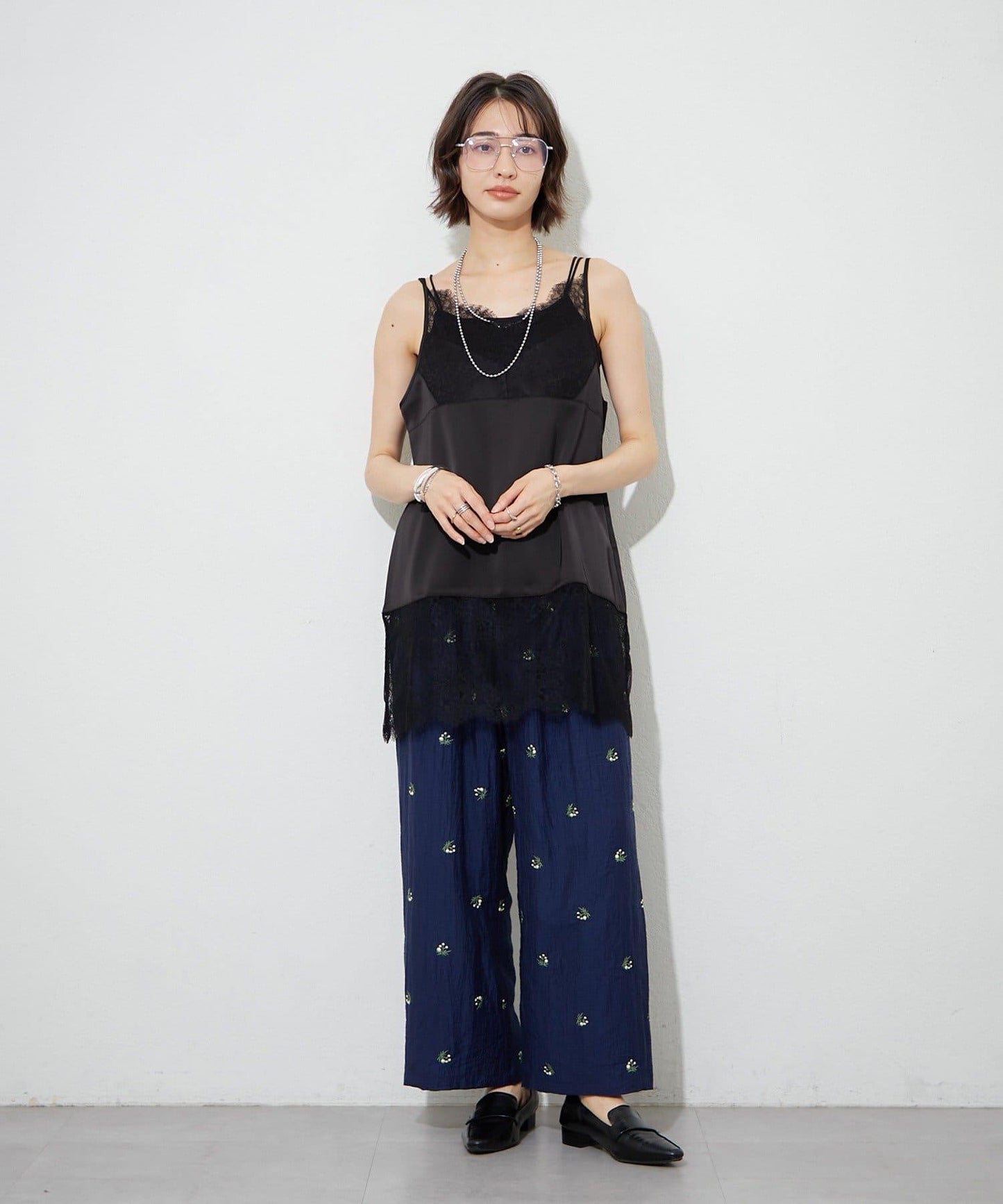 花朵刺繡 可成套搭配 鬆緊設計 休閒褲