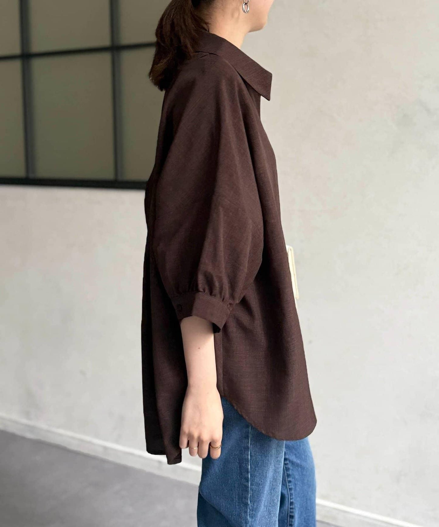 亞麻感後褶設計襯衫