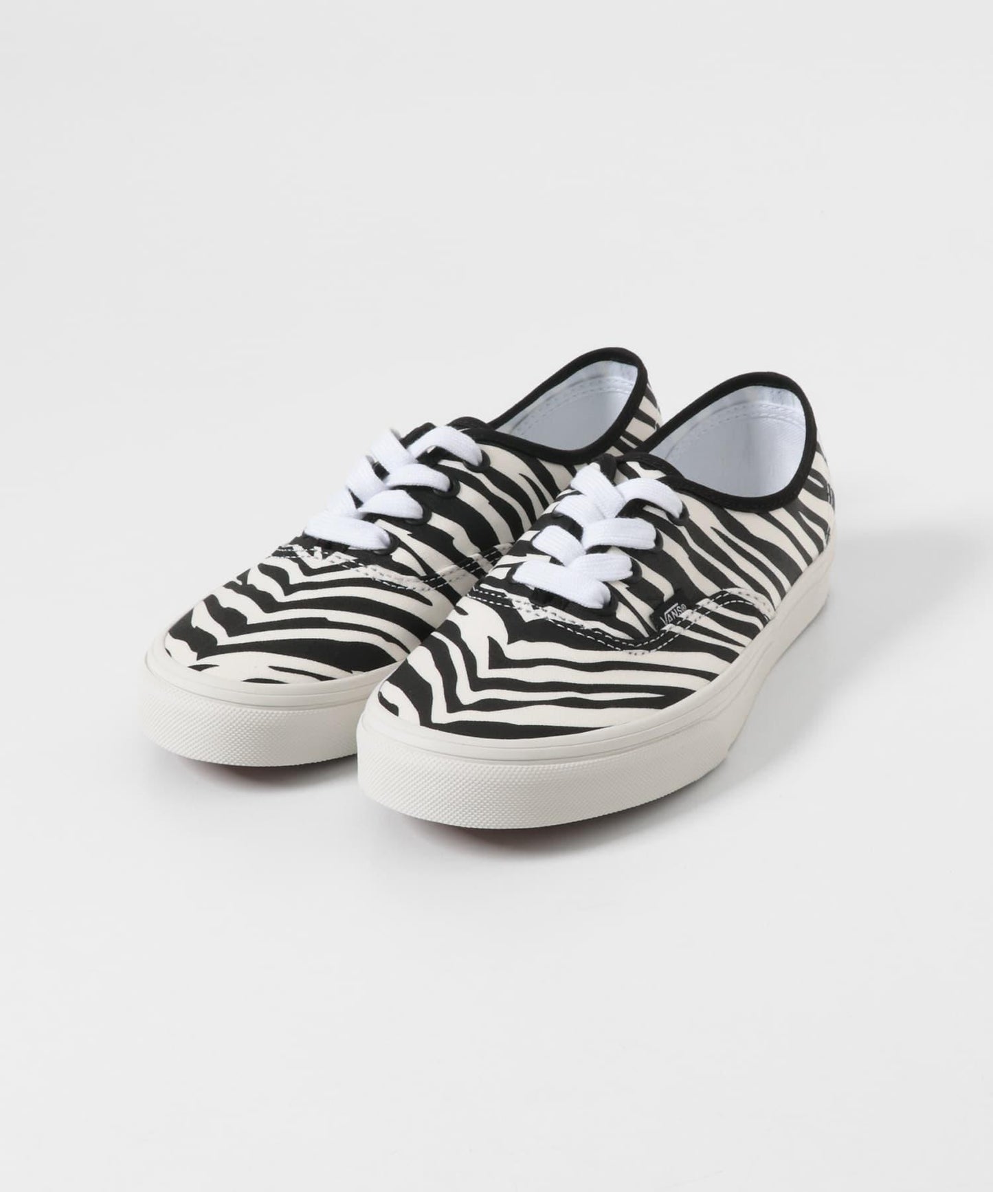 VANS AUTHENTIC 帆布鞋