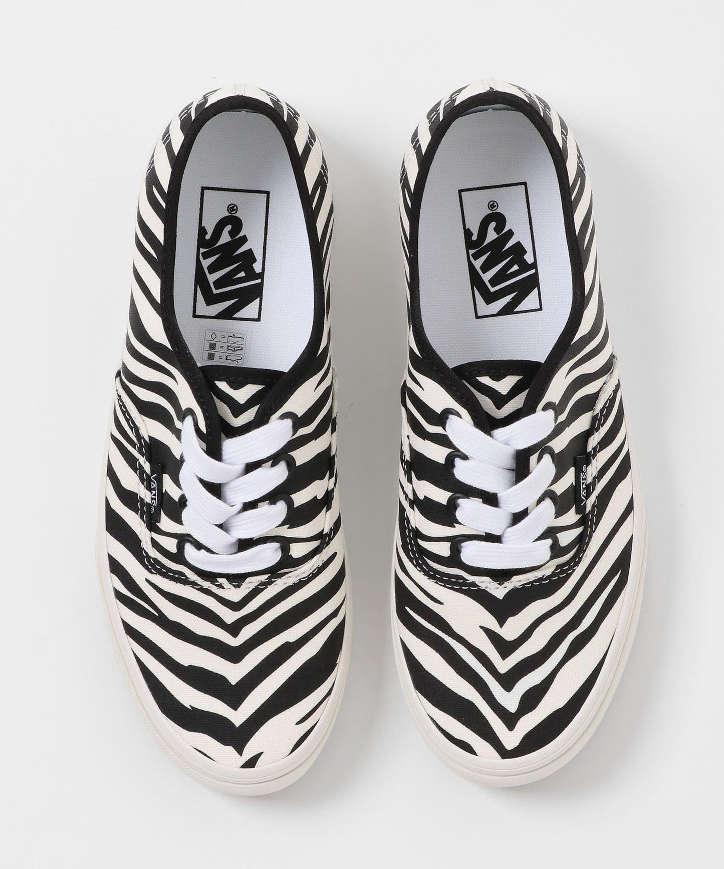 VANS AUTHENTIC 帆布鞋