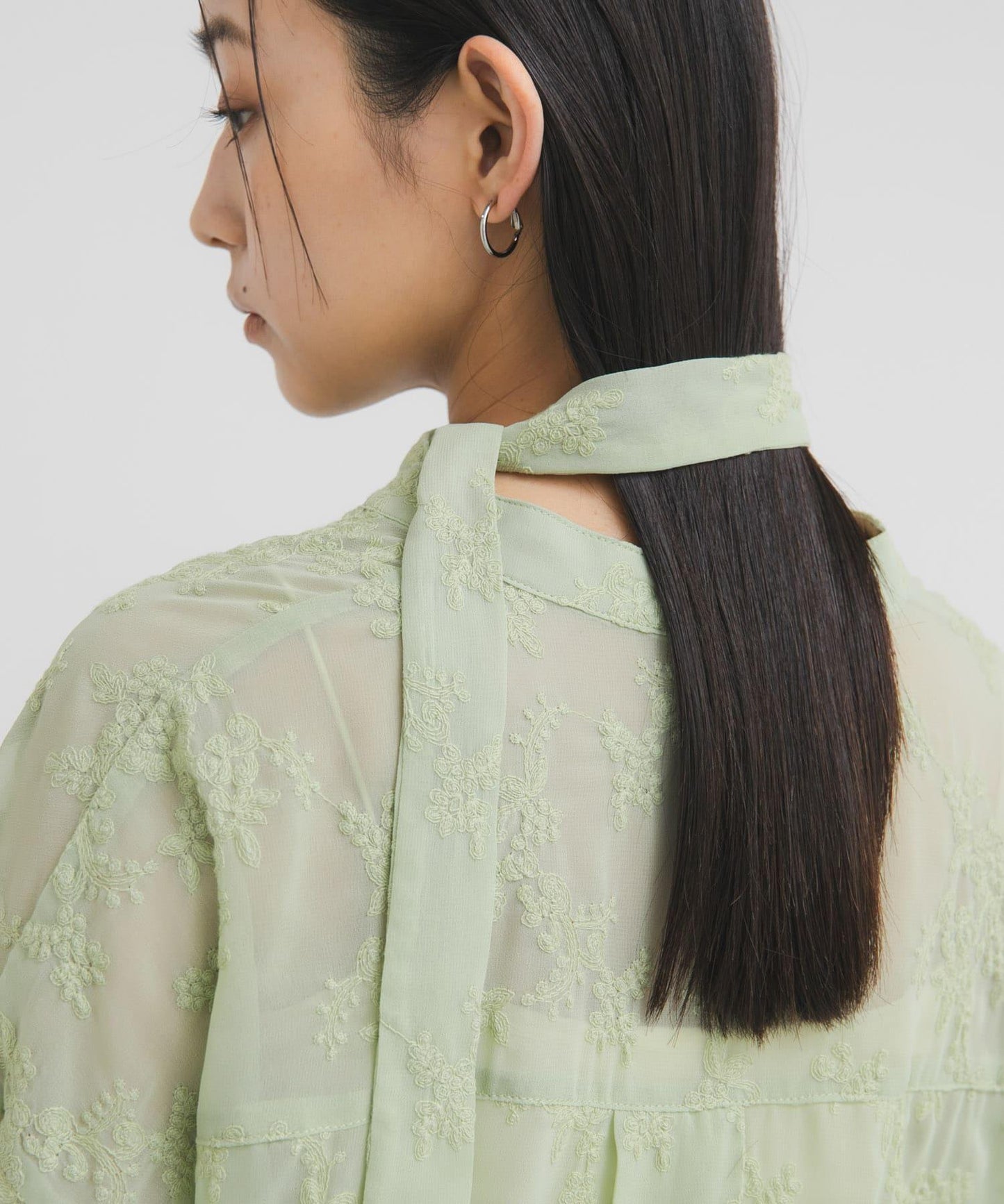 STAFF DESIGN PROJECT 刺繡 蝴蝶結裝飾 襯衫