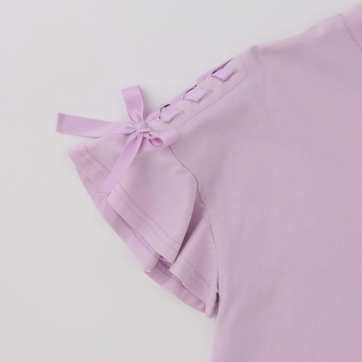 サーティワン アイスクリーム → 品牌名，保持原樣 非 IP 商品 → 全部按服飾規則轉成中文描述 最終商品名如下： 接觸冷感袖部繫帶蕾絲拼接T恤（サーティワン アイスクリーム）