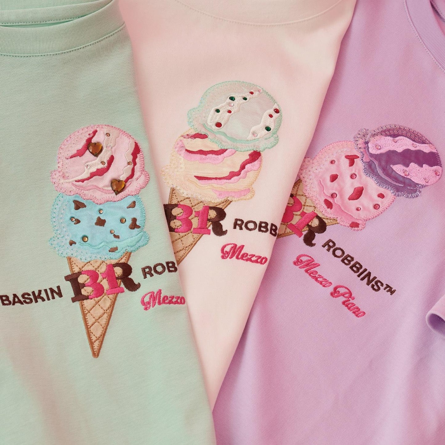 サーティワン アイスクリーム → 品牌名，保持原樣 非 IP 商品 → 全部按服飾規則轉成中文描述 最終商品名如下： 接觸冷感袖部繫帶蕾絲拼接T恤（サーティワン アイスクリーム）
