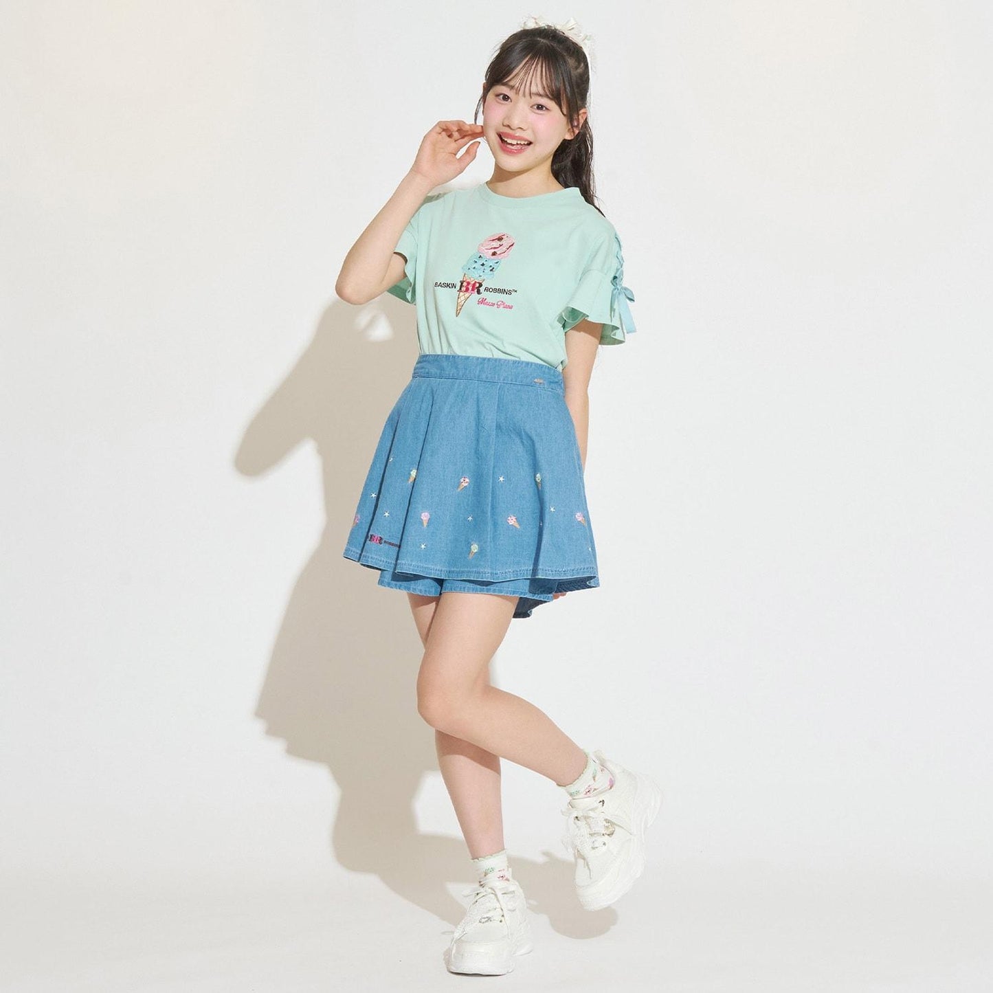 サーティワン アイスクリーム → 品牌名，保持原樣 非 IP 商品 → 全部按服飾規則轉成中文描述 最終商品名如下： 接觸冷感袖部繫帶蕾絲拼接T恤（サーティワン アイスクリーム）