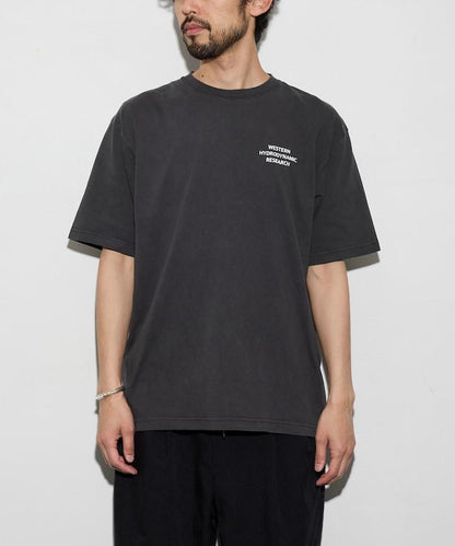 WESTERN HYDRODYNAMIC RESEARCH × フリークスストア聯名 WOBBLY WORKER 顏料染背部印花T恤
