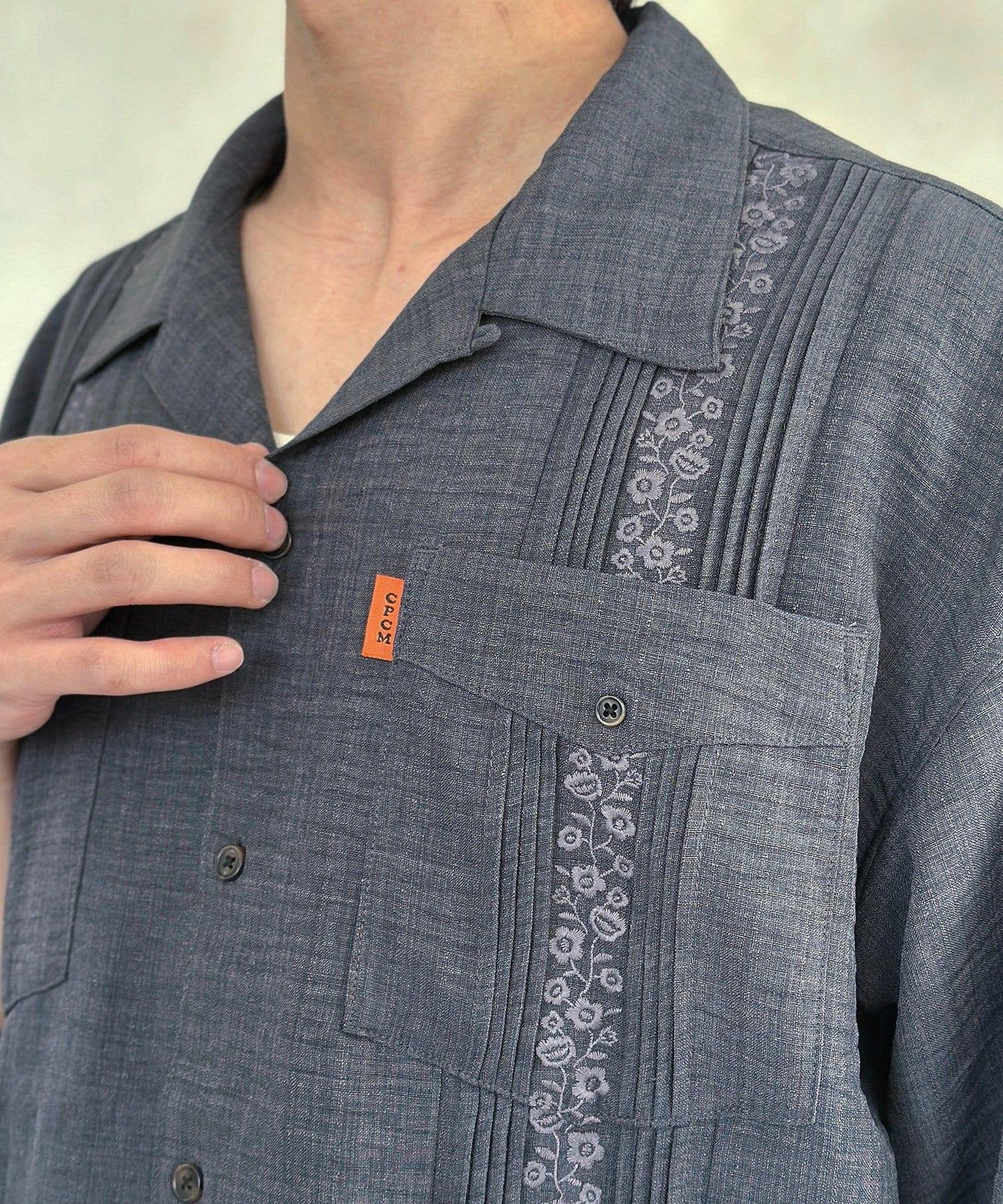 花卉刺繡古巴襯衫