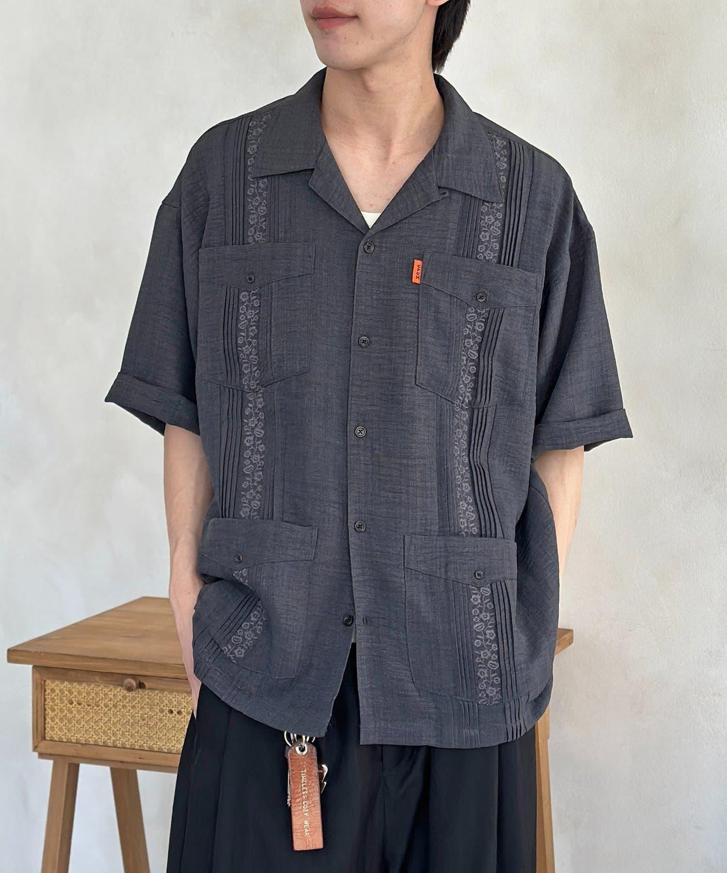 花卉刺繡古巴襯衫