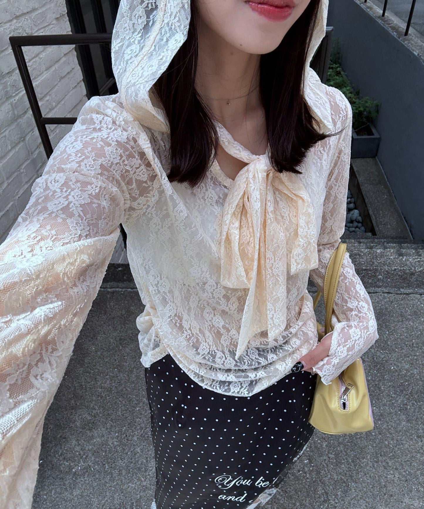 大蝴蝶結蕾絲連帽上衣