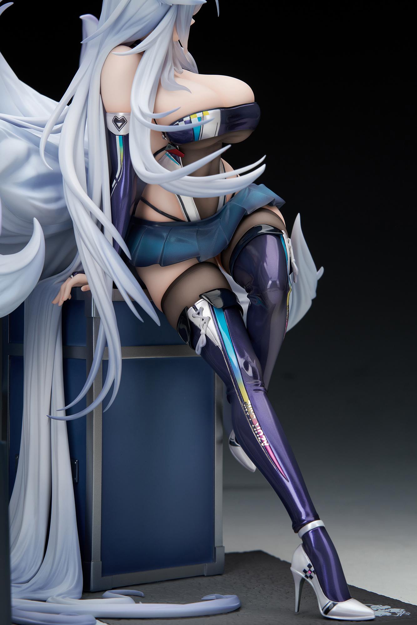 《碧藍航線》 信濃 展示盒套裝 寢待の銀輿Ver. LEDアクリル展示ケース付きスペシャル版