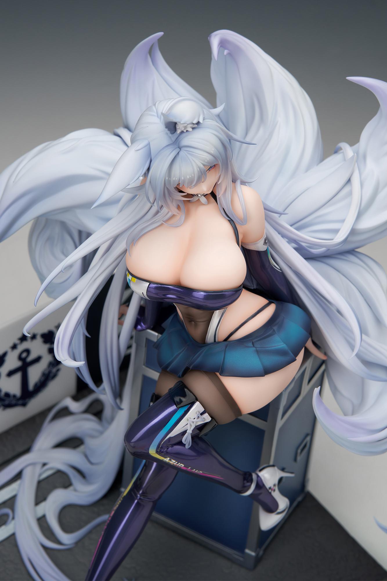 《碧藍航線》 信濃 展示盒套裝 寢待の銀輿Ver. LEDアクリル展示ケース付きスペシャル版