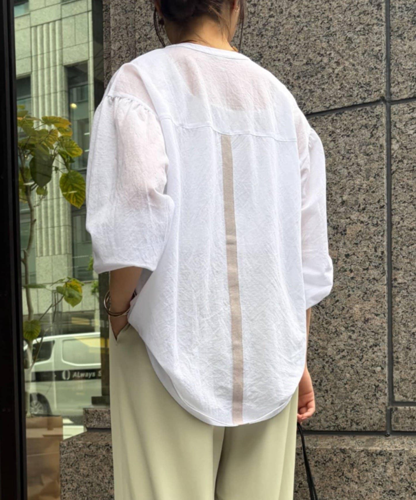透紗後背線條設計襯衫