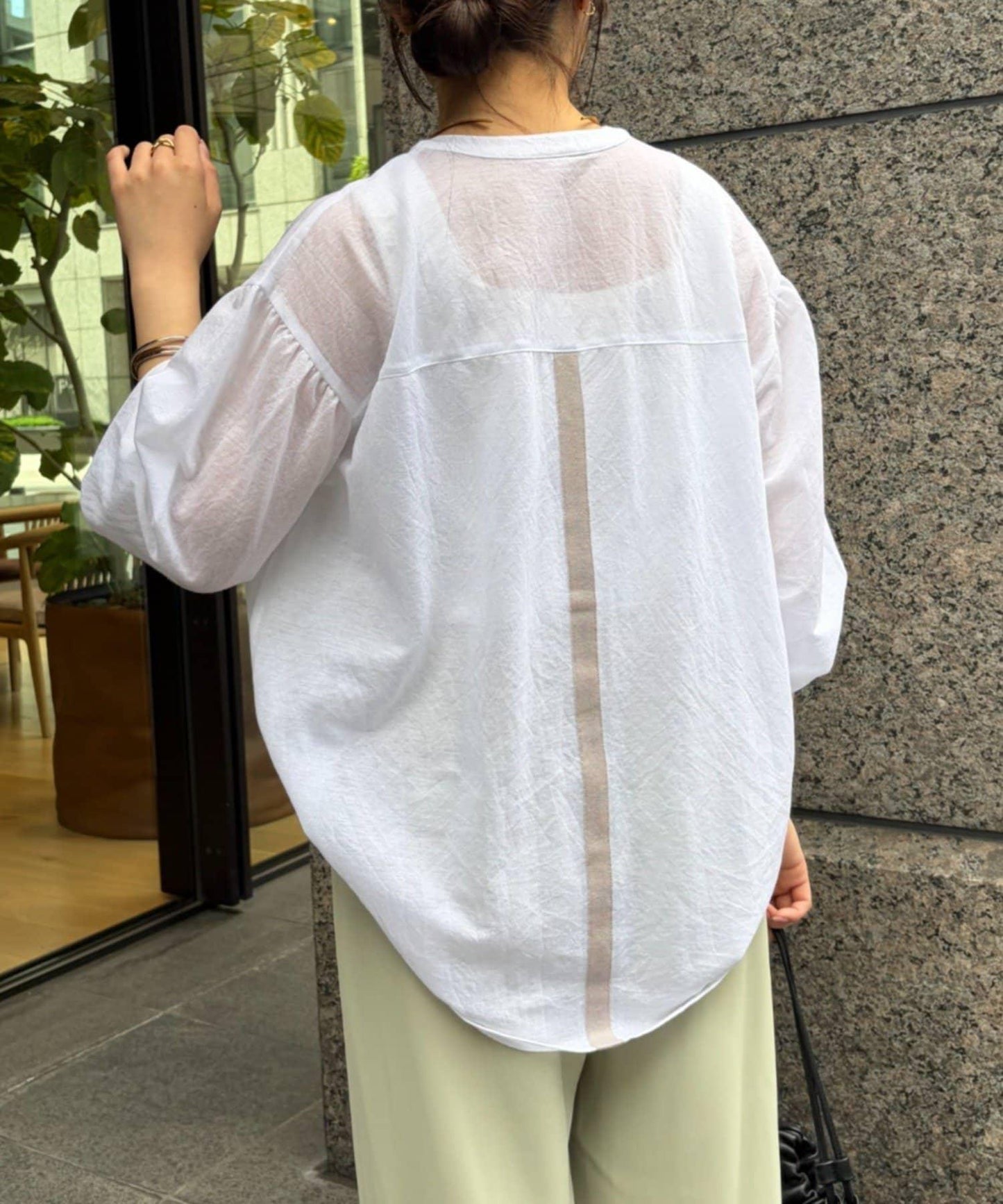 透紗後背線條設計襯衫