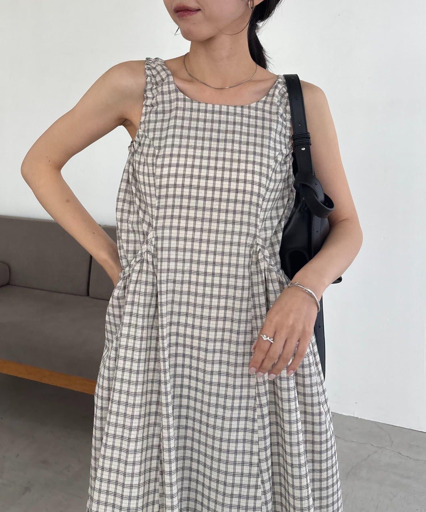 上身吸睛 抽褶口袋 連衣裙