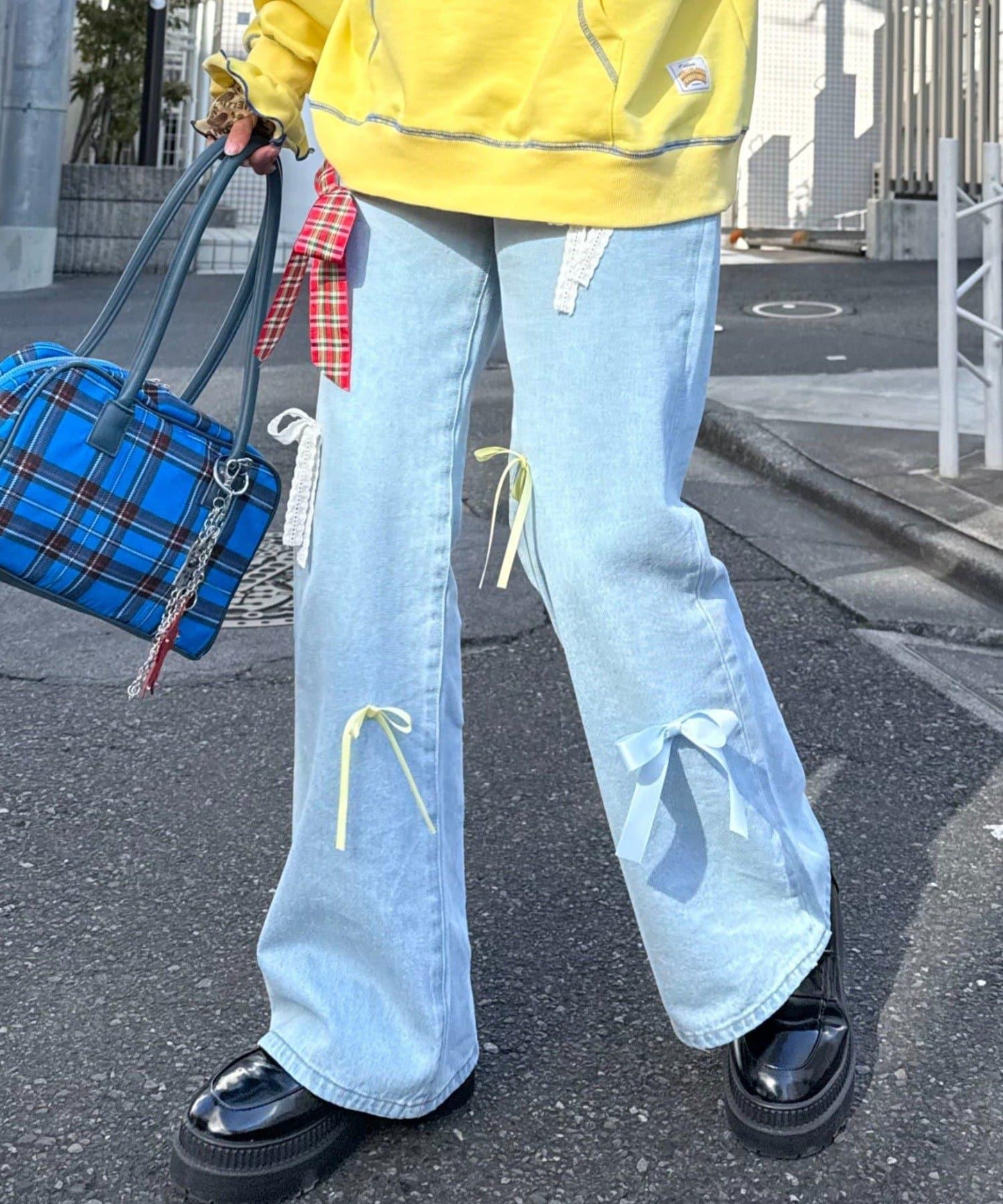 彩色蝴蝶結設計 喇叭版型 牛仔面料 牛仔褲