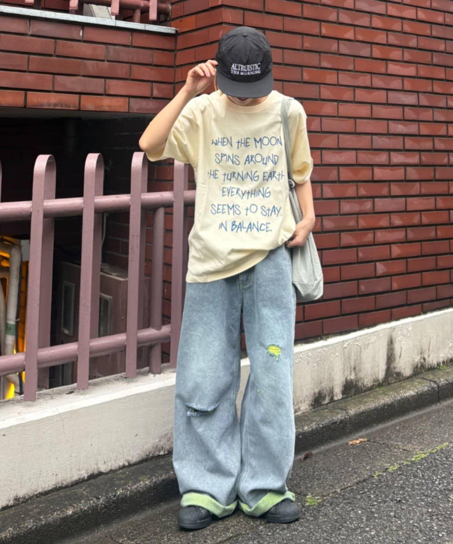 UNISEX 輕磅彩色卷邊破壞做舊牛仔褲