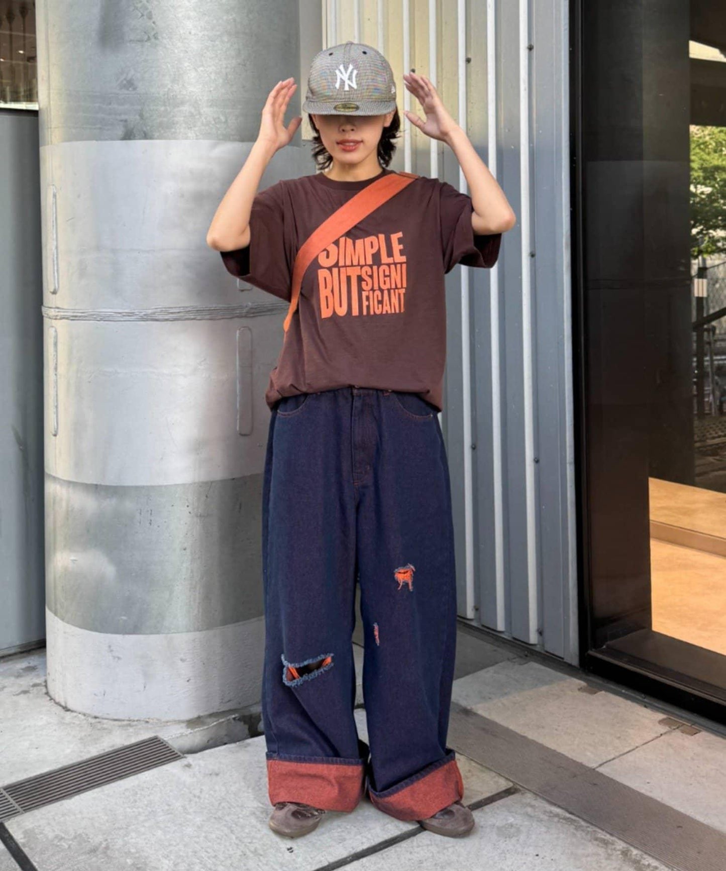 UNISEX 輕磅彩色卷邊破壞做舊牛仔褲
