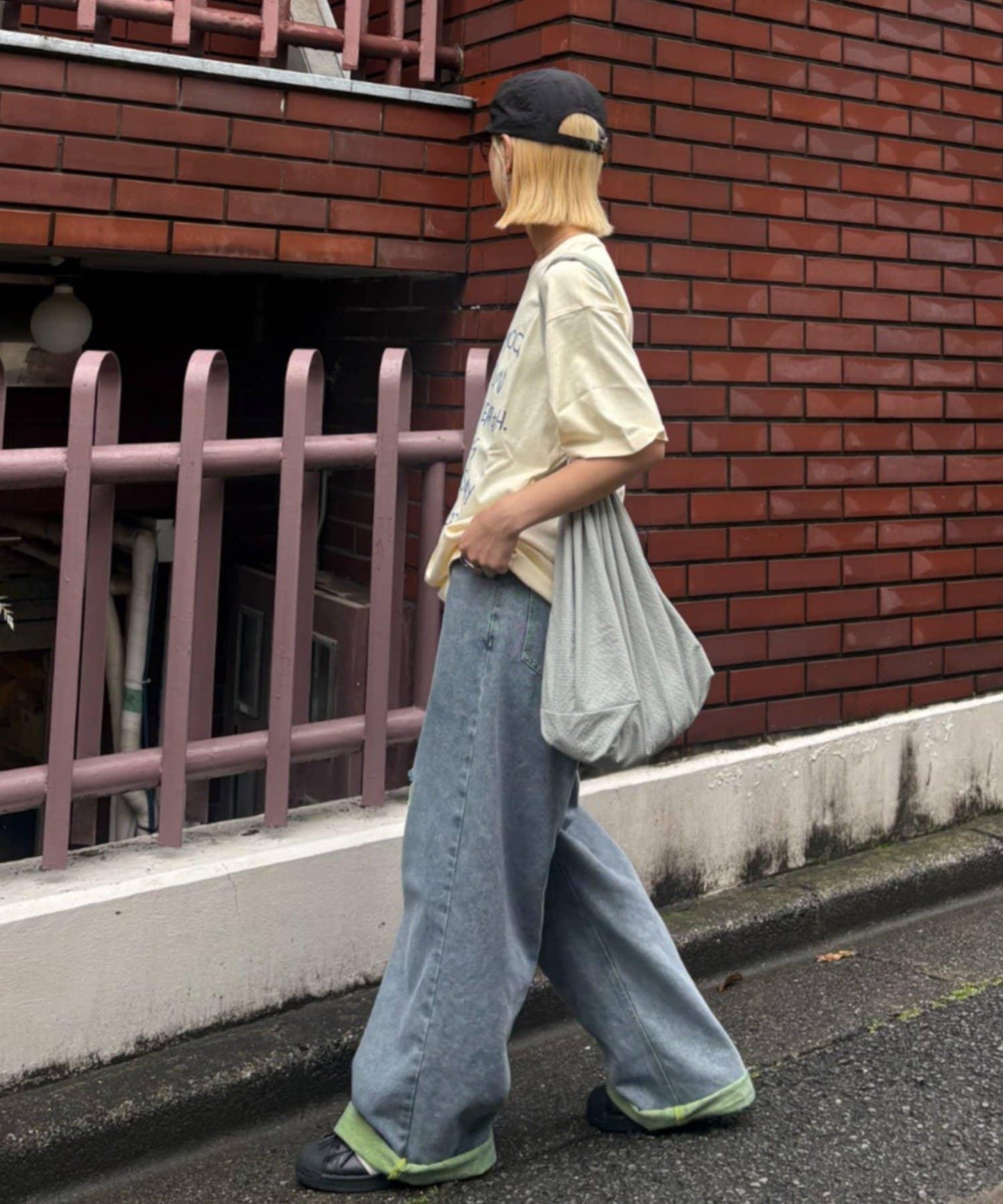 UNISEX 輕磅彩色卷邊破壞做舊牛仔褲