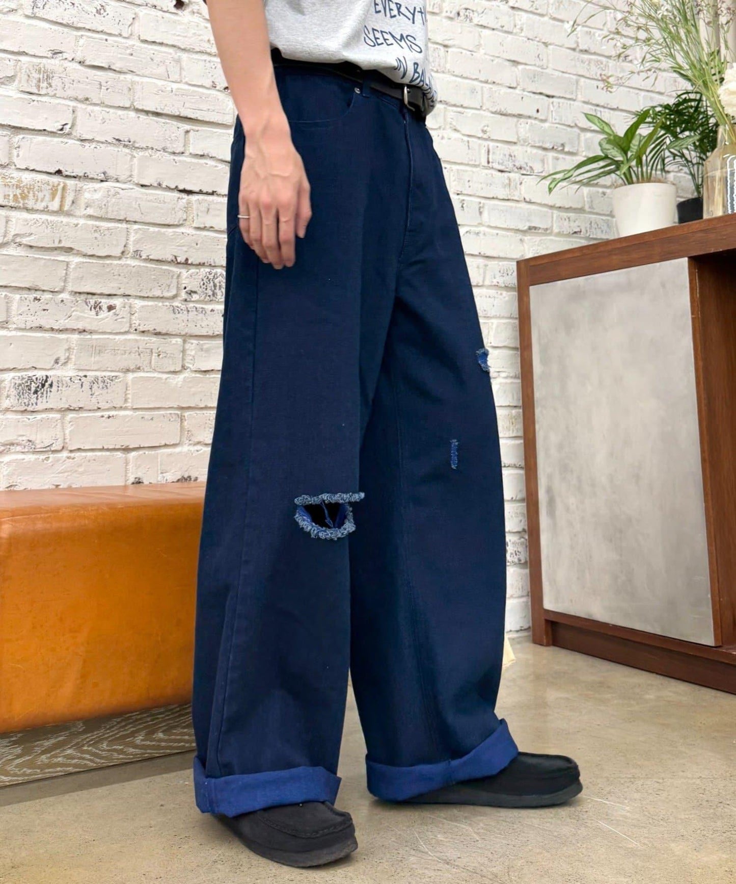 UNISEX 輕磅彩色卷邊破壞做舊牛仔褲