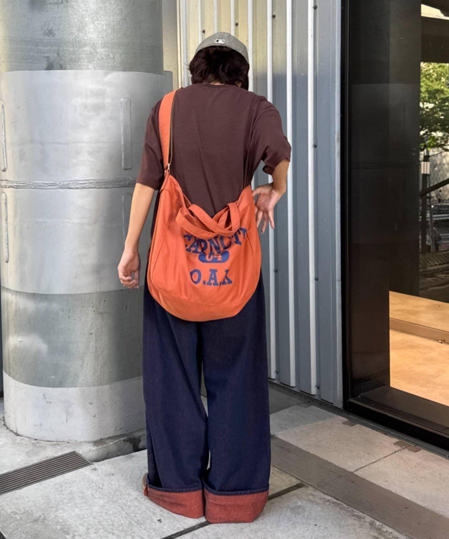 UNISEX 輕磅彩色卷邊破壞做舊牛仔褲