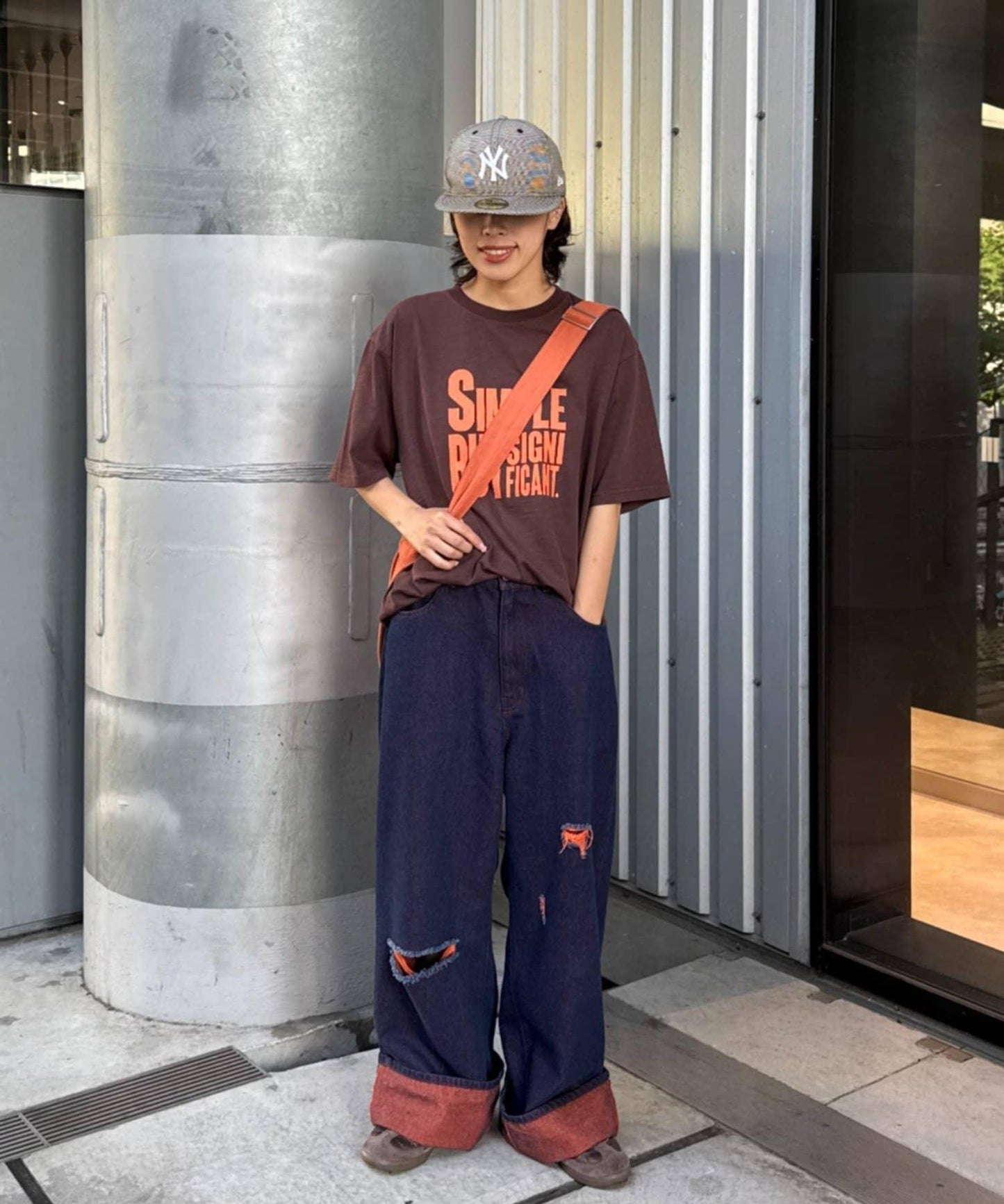 UNISEX 輕磅彩色卷邊破壞做舊牛仔褲