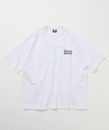 Wakana Yamazaki×FREAK'S STORE THE DRAGON & WIZARD 背面印花 圓領 T恤