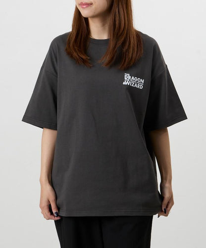 Wakana Yamazaki×FREAK'S STORE THE DRAGON & WIZARD 背面印花 圓領 T恤