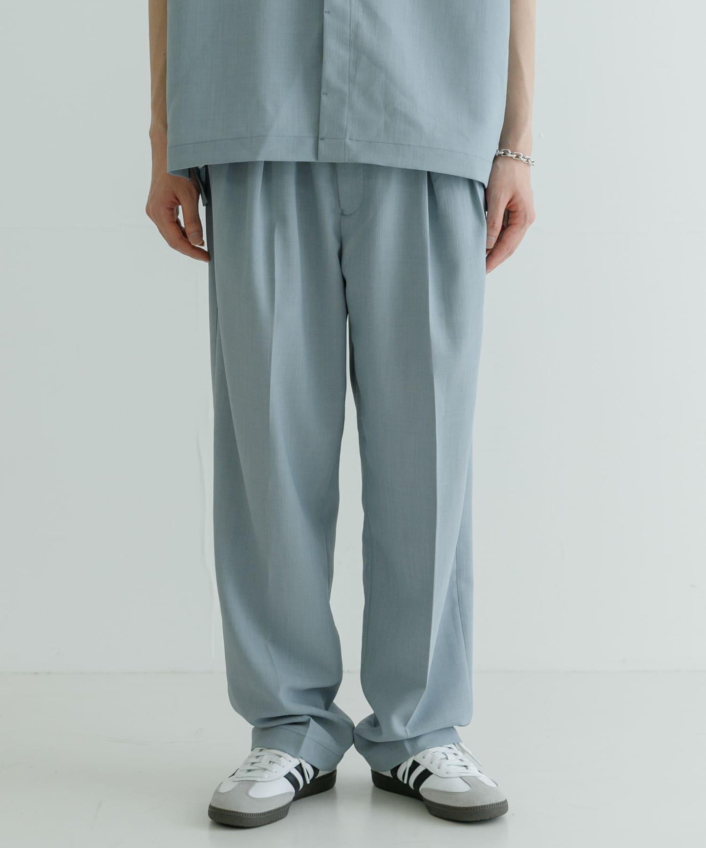 URBAN RESEARCH iD 乾爽觸感仿亞麻休閒褲