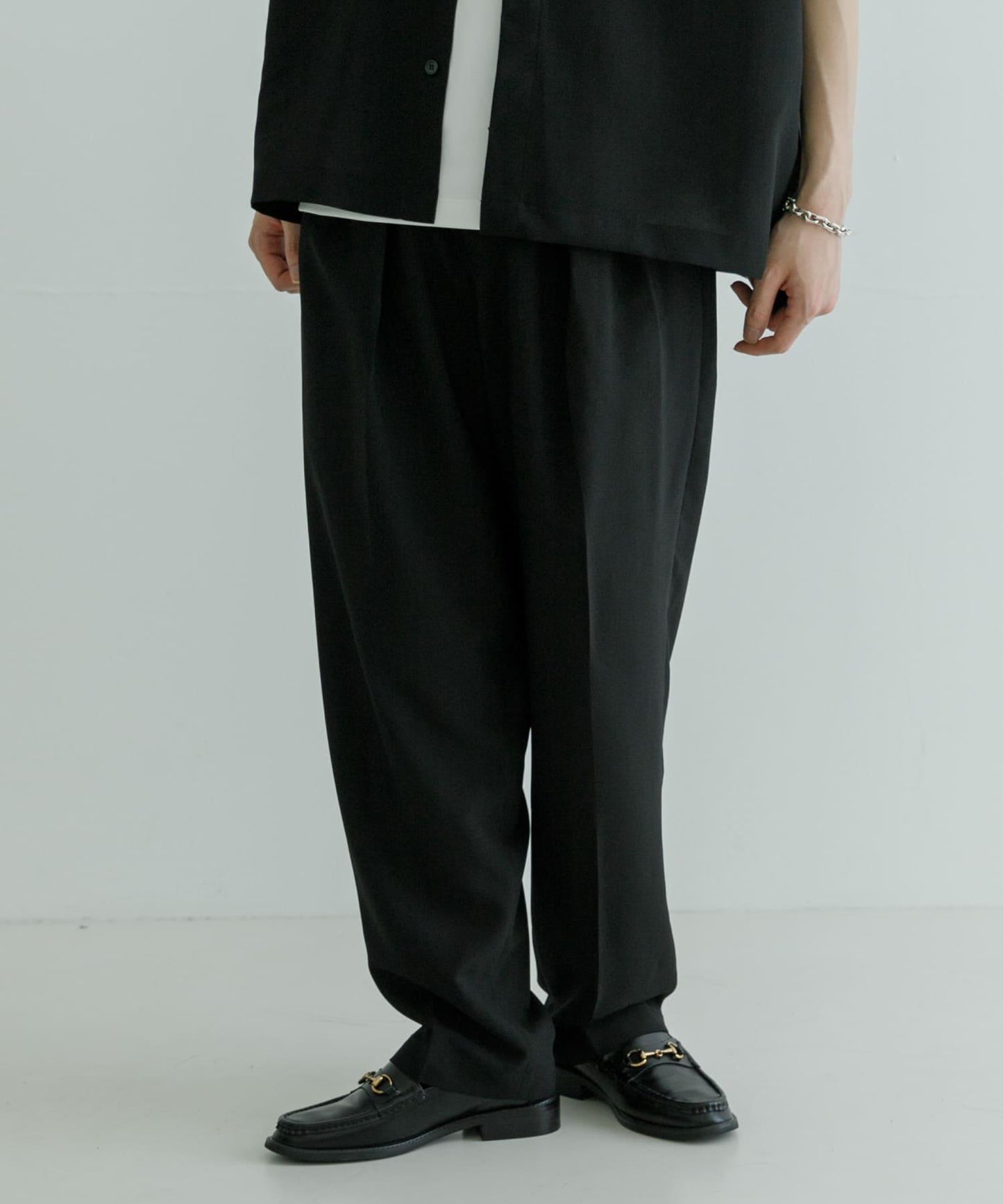 URBAN RESEARCH iD 乾爽觸感仿亞麻休閒褲