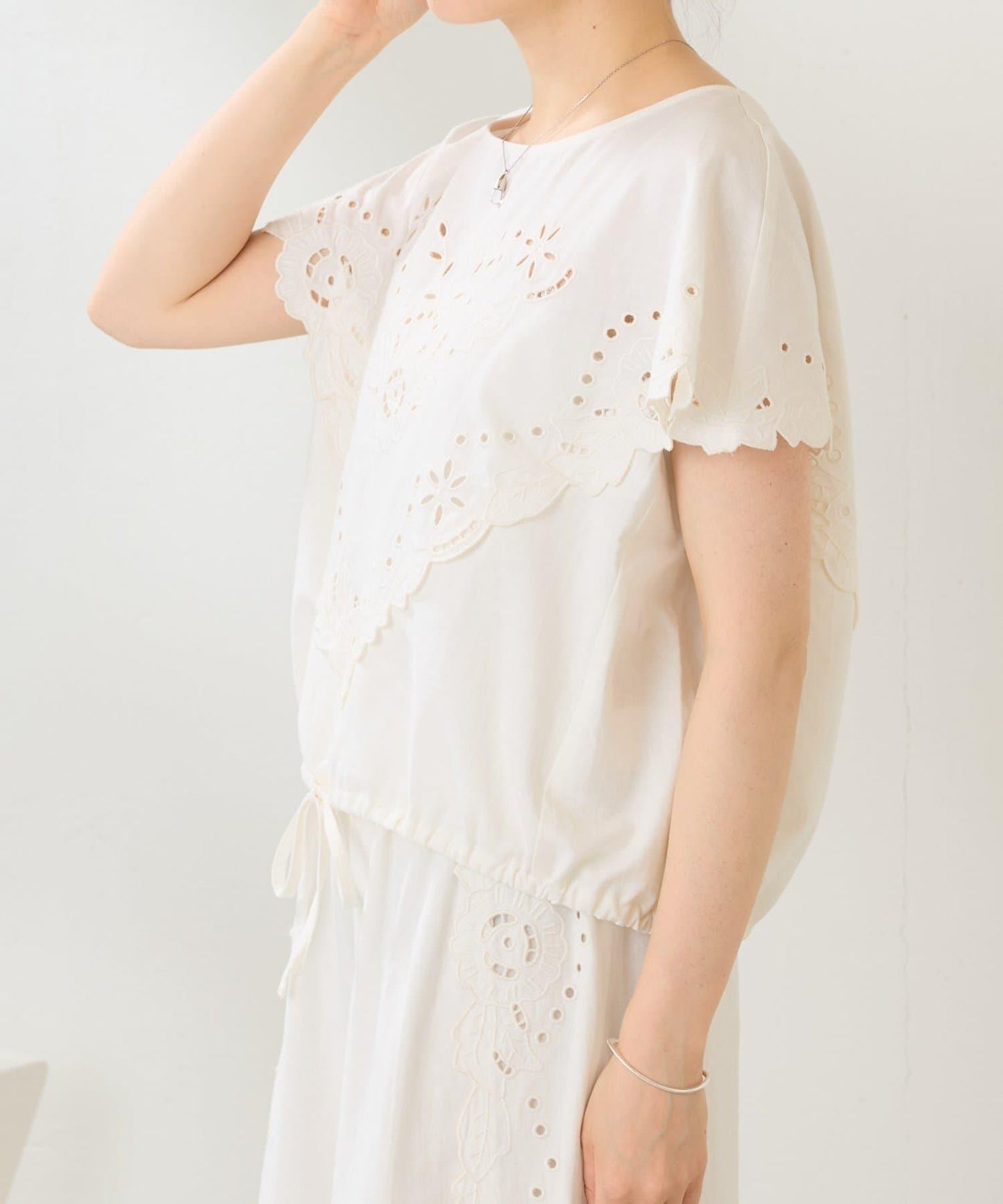 花朵鏤空拼接刺繡 襯衫 BL