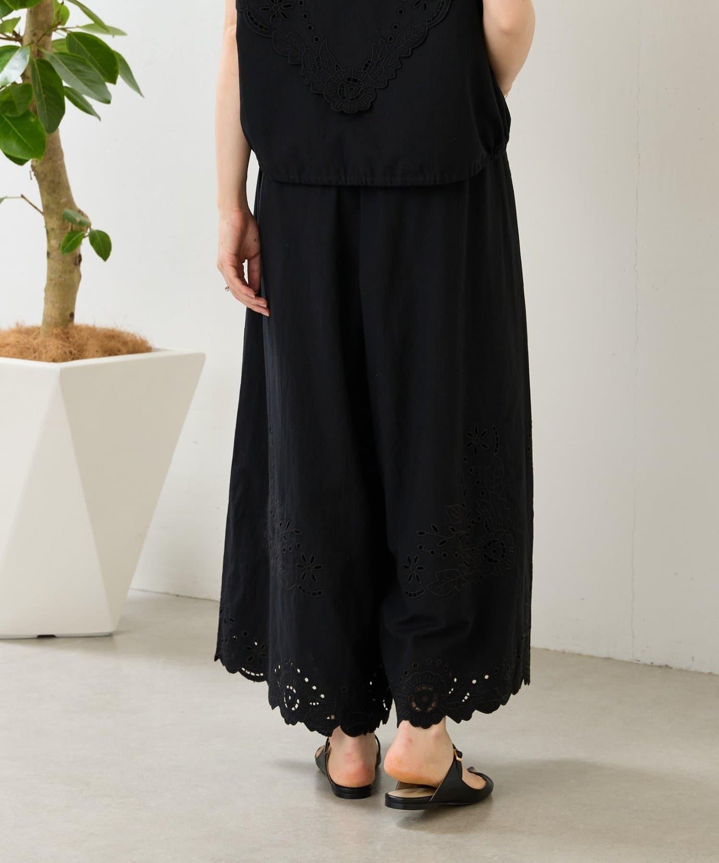 鏤空拼接刺繡 褲子